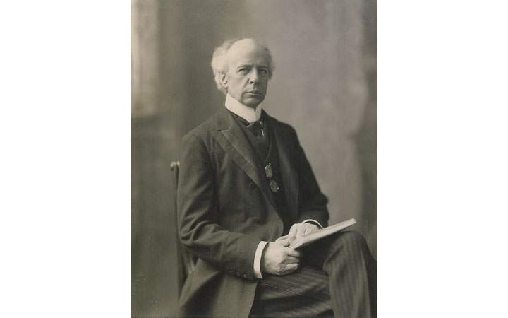 Seances, drinking, and a heart attack: 5 unusual stories about Canada’s prime ministers - image