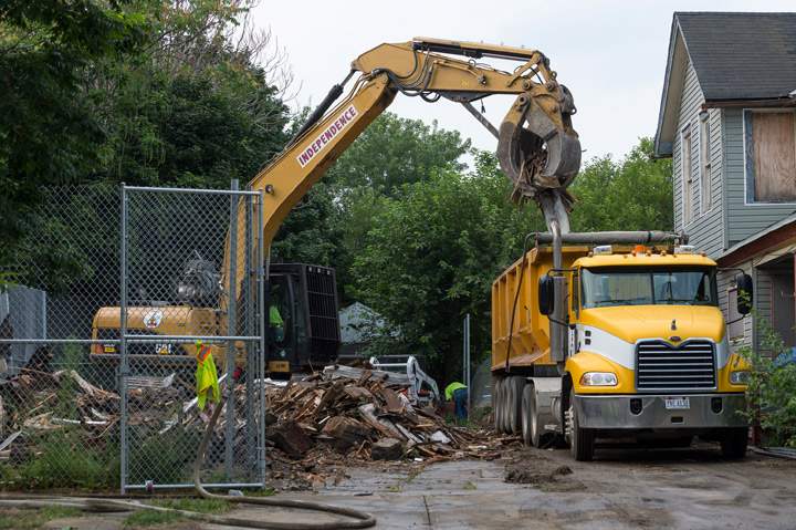 Demolition crews clean up the remains of Ariel Castro’s home after it was torn down on August 7, 2013 in Cleveland, Ohio. (Photo credit: Getty Images)