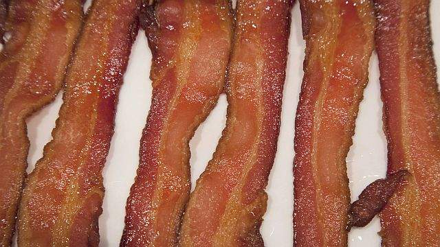 Yet another report is zeroing in on bacon, and processed meat, and cancer risk.