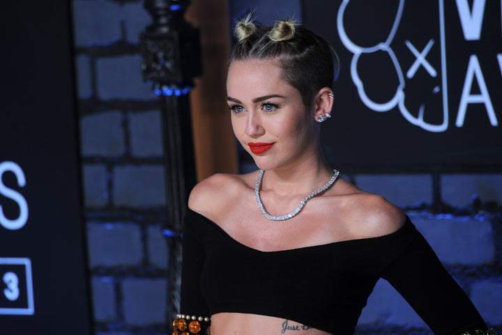 Singer Miley Cyrus arrives at the MTV Video Music Awards August 25, 2013 at the Barclays Center in New York. (Photo credit: EMMANUEL DUNAND/AFP/Getty Images).