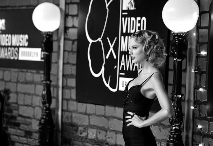Taylor Swift attends the 2013 MTV Video Music Awards at the Barclays Center on August 25, 2013 in the Brooklyn borough of New York City. (Photo by Stephen Lovekin/Getty Images for MTV)