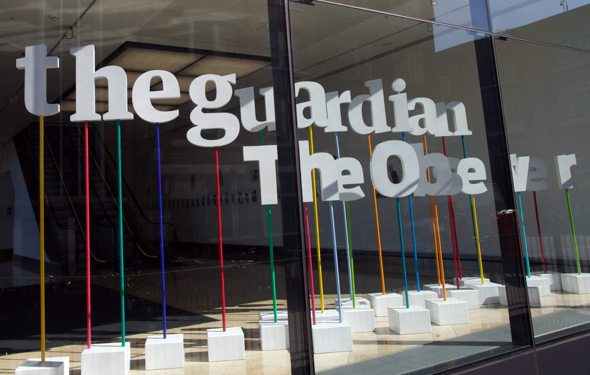 A picture shows the offices of the Guardian newspaper in central London on August 20, 2013. The British government forced the Guardian to destroy files or face a court battle over its publication of US security secrets leaked by Edward Snowden, the paper's editor claimed.