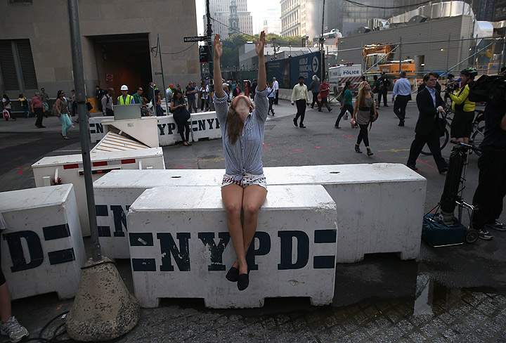 Hannah Townsend, 25, gives a prayer next to the One World Trade tower at Ground Zero on September 11, 2013 in New York City. (Photo credit: Getty Images)