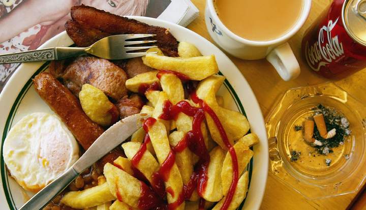Researchers out of Harvard’s School of Public Health say that eating even a single piece of bacon or sausage each day can damage a man’s fertility.