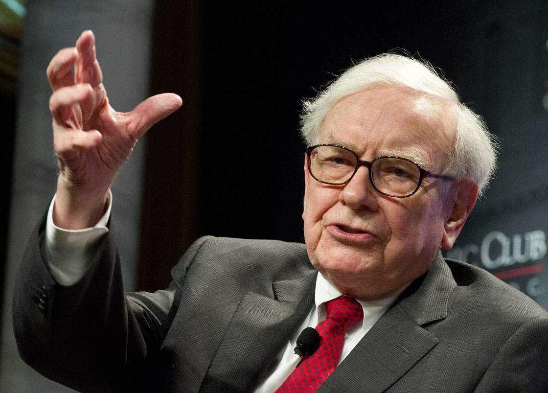 Warrren Buffett is calling on the U.S. government to end a political impasse that's taken the country's economy -- and world's -- hostage. 