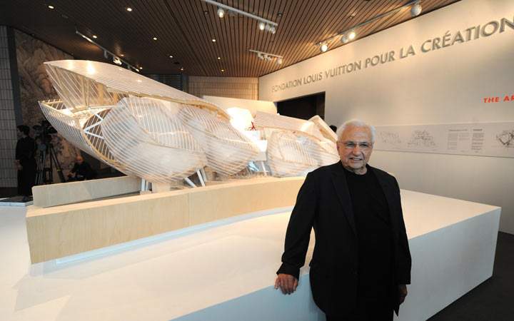 US-Canadian architect Frank Gehry poses with a model of the The Foundation Louis Vuitton building at the ‘Louis Vuitton: A Passion for Creation’ art exhibition in Hong Kong on May 21, 2009.