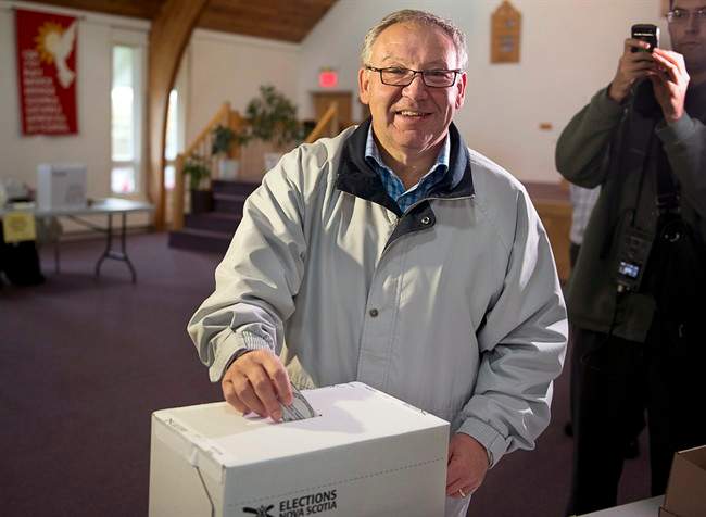 Darrell Dexter votes in the Nova Scotia provincial election in Cole Harbour, N.S. on Oct. 8, 2013.