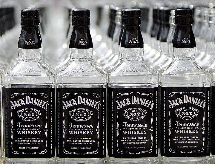 From bourbon to hot sauce, producers tap into oak as flavour booster - image