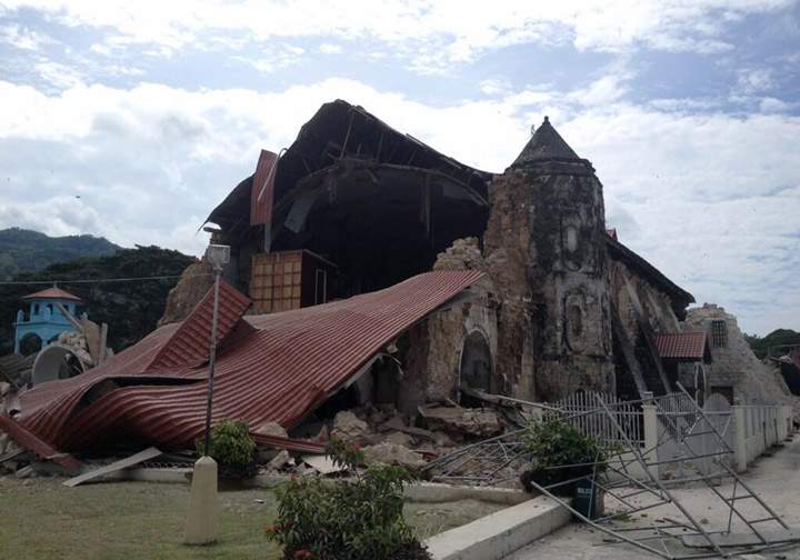 Damage to the roof and structure of the Church of San Pedro in the town Loboc, Bohol is seen after a major 7.2 magnitude earthquake struck the region on October 15, 2013. (Photo credit: Getty Images)