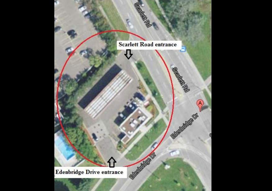 Police surveillance of Ford and Lisi with packages at a Scarlett Road gas station - image