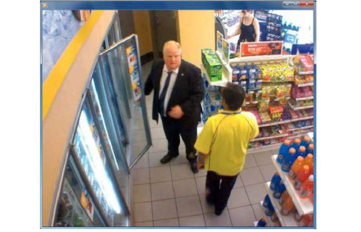 Police surveillance of Ford and Lisi with packages at a Scarlett Road gas station - image