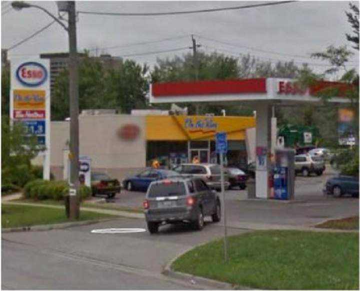 Police surveillance of Ford and Lisi with packages at a Scarlett Road gas station - image