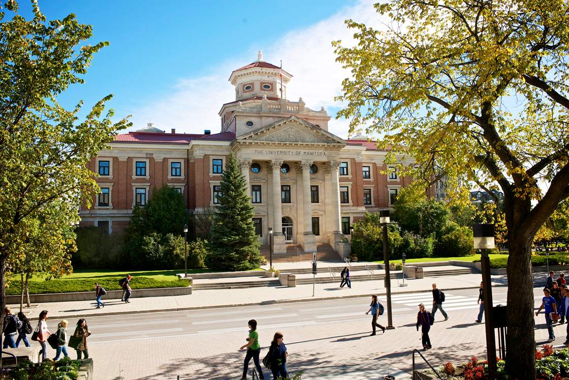 The University of Manitoba Faculty Association says members of its bargaining unit will start voting on whether to strike this week.