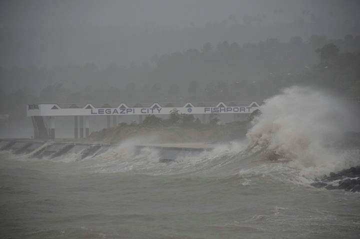 Huge waves brought about by powerful typhoon Haiyan hit the shoreline in Legazpi city, Albay province. (AP Photo/Nelson Salting)