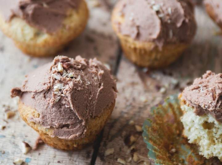 Cupcakes with oolong tea and hazelnuts.