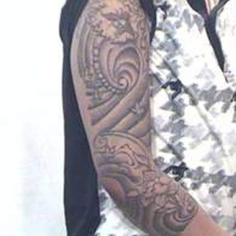 Iturriaga has a large 3/4 sleeve tattoo on his right arm.