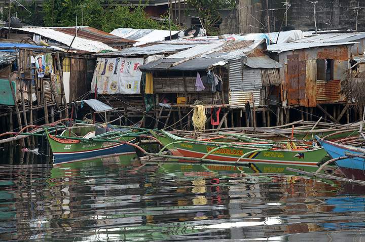 Fisherman’s outrigger are anchored on the shore of Manila bay as Typhoon Haiyan approached on November 7, 2013. (Photo credit: Getty Images)