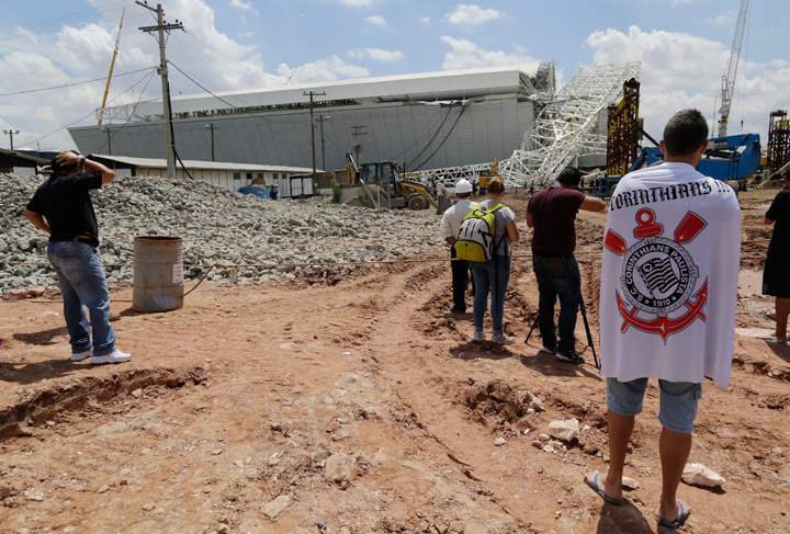 A metal structure that buckled is seen atop a part of the Itaquerao Stadium in Sao Paulo, Brazil, Wednesday, Nov. 27, 2013. (Photo credit: AP Photo)