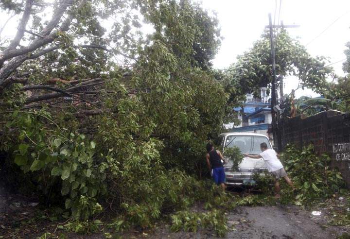 Gallery: Thousands flee before typhoon hits Philippines - image