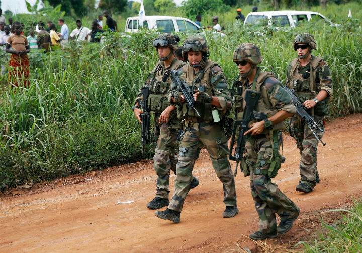 French troops arrive at a WFP food distribution point in Bangui, Central African Republic.