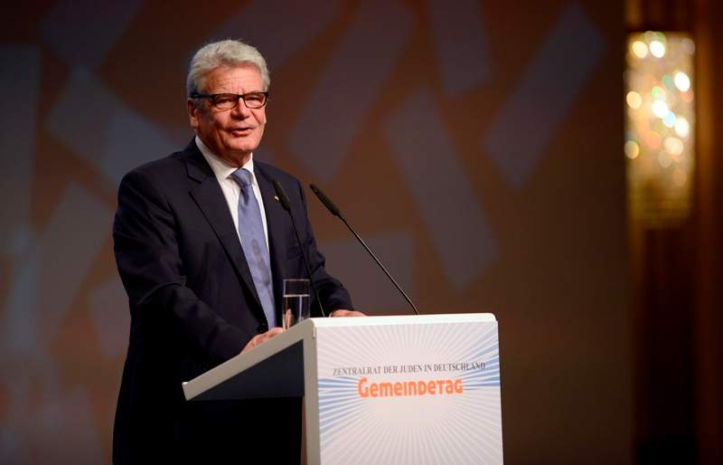 German President Joachim Gauck gives a speech during a meeting of the Central Council of Jews in Germany on November 24, 2013 in Berlin.