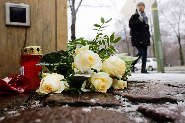 Germany:Flowers in tribute to Nelson Mandela are placed at the entrance of the South African Embassy in Berlin, Friday, Dec. 6, 2013. (Photo credit: AP Photo)