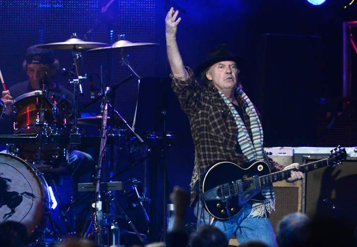 Neil Young will perform concerts in Toronto, Winnipeg, Regina and Calgary to benefit a northern Alberta aboriginal band fighting oilsands development in its territory.