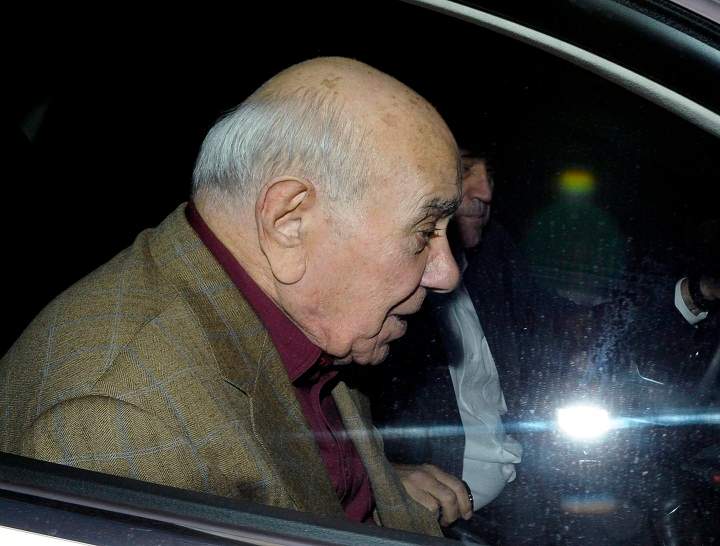 Convicted Montreal crime boss Nicolo Rizzuto leaves a Montreal prison Thursday, Oct. 16, 2008.
