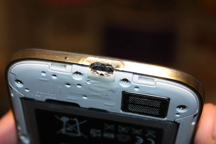 Samsung asks customer to remove YouTube video of defective phone