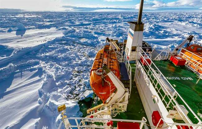 Russian ship MV Akademik Shokalskiy is trapped in thick Antarctic ice
