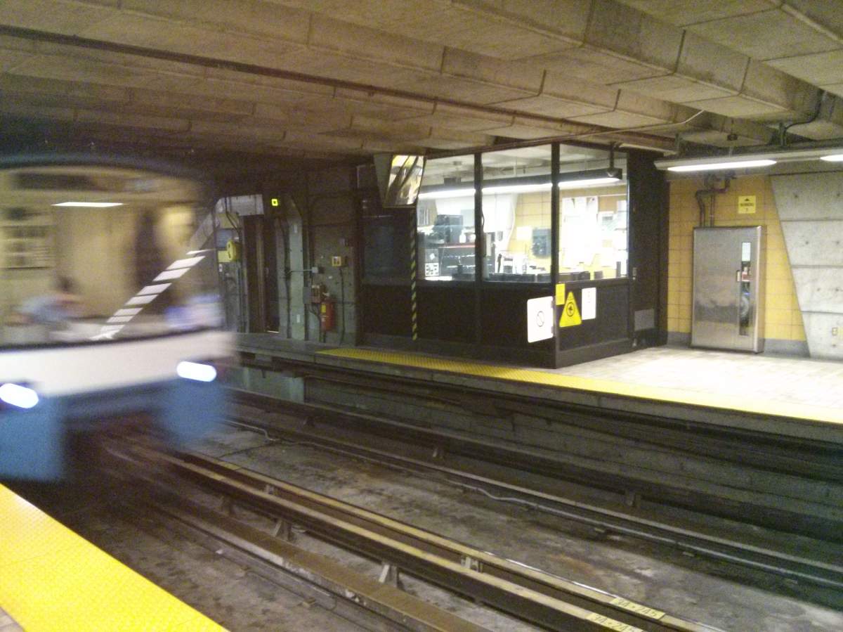 The Yellow Line train as it pulls into Longueuil.