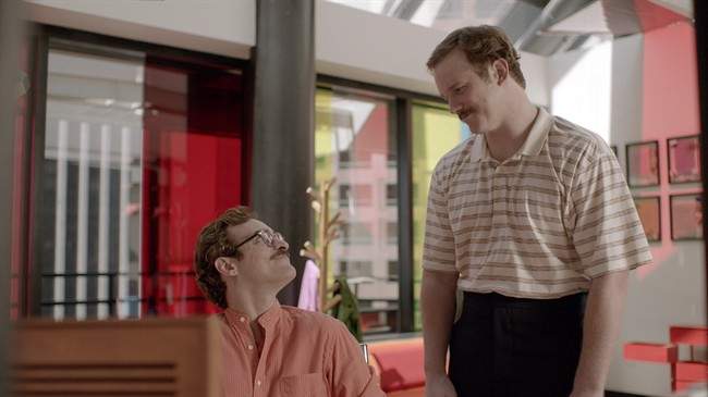 This image released by Warner Bros. Pictures shows Joaquin Phoenix, left, and Chris Pratt in a scene from “Her.” (Photo by The Canadian Press/AP Photo/Warner Bros. Pictures)