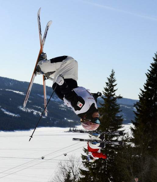 Canada's Chloe Dufour-Lapointe (L) competes against Heather Mcphie of the US during the women's Dual Moguls event of the FIS Freestyle World Cup in Are, Sweden, on March 16, 2013. 