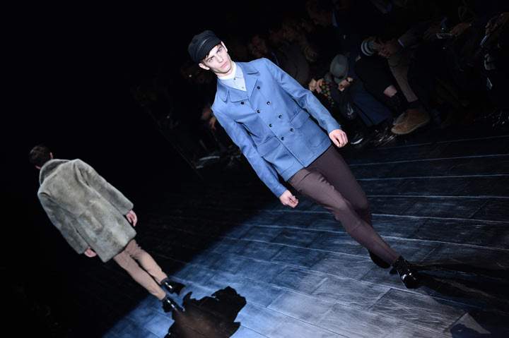 A model presents a creation for fashion house Gucci as part of Autumn/Winter 2014 Milan Collections during the Men’s fashion week on January 13, 2014 in Milan. (Photo credit: GIUSEPPE CACACE/AFP/Getty Images)