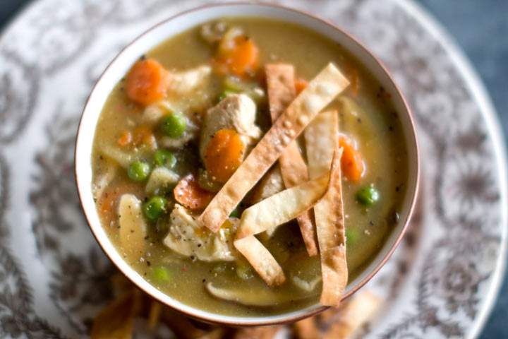 Healthy Chinese chicken and vegetable soup recipe