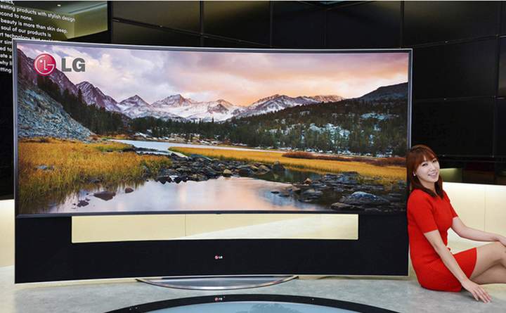 LG and Samsung lead the way at CES 2014 with curved 105 – inch UHDTVs