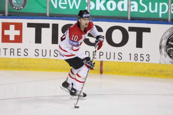 Patrick Sharp #10 of Canada skates with the puck against Sweden during the Semifinal round of the International Ice Hockey Federation World Championship at the Colisee Pepsi on May 16, 2008 in Quebec City.