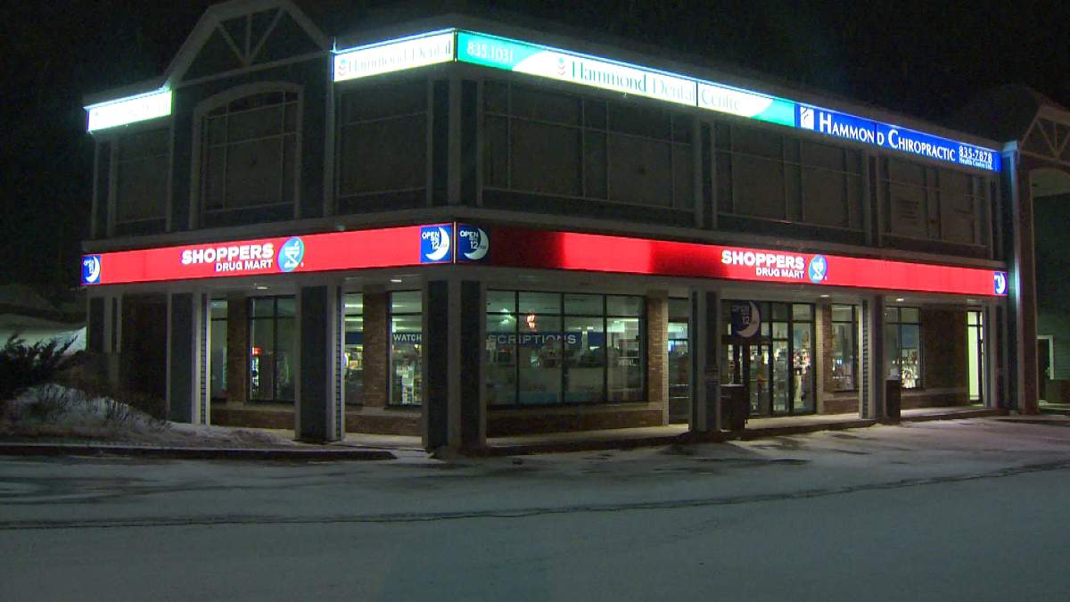 Man robs pharmacy at gunpoint, takes narcotics - image