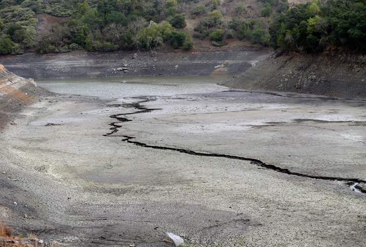 The cracked-dry bed of the Almaden Reservoir is seen on Friday, Feb. 7, 2014, in San Jose, Calif. (Photo credit: AP Photo/Marcio Jose Sanchez)