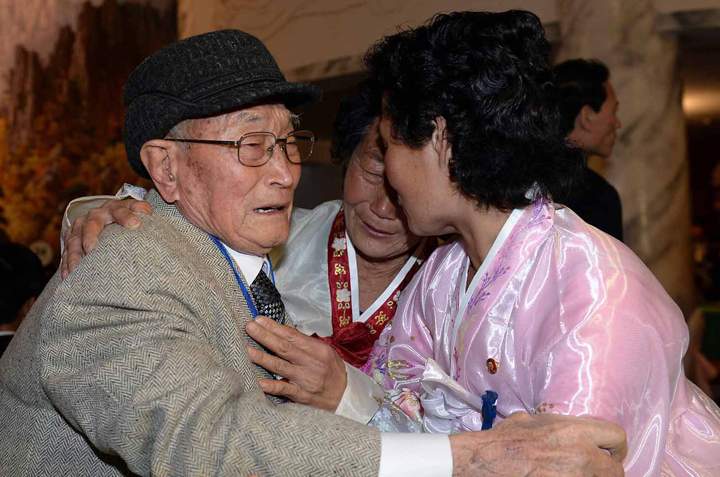 South Korean Ryu Young-Shik, 92 (left) meets with his North Korean relatives during a family reunion after being separated for 60 years on Feb. 20, 2014 in Mount Kumgang, North Korea. (Photo credit: Kim Ju-Sung-Korea Pool/Getty Images)