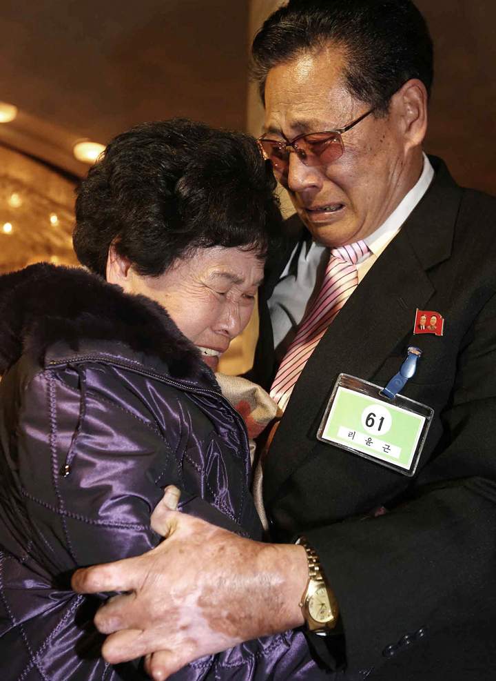 8 heartbreaking images as separated North, South Korean families reunite - image