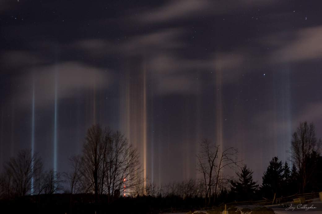 Beautiful pillars of light in Peterborough, Ont. 