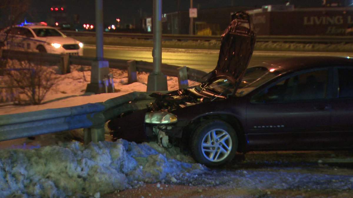 Police charge 2 after finding machete, drugs in crashed car - image