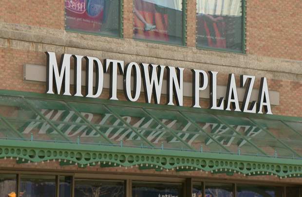 Security officers were bear sprayed outside Midtown Plaza mall by two suspects in Saskatoon.