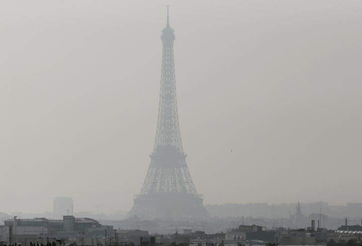 Paris adopts alternating traffic ban in bid to fight toxic smog