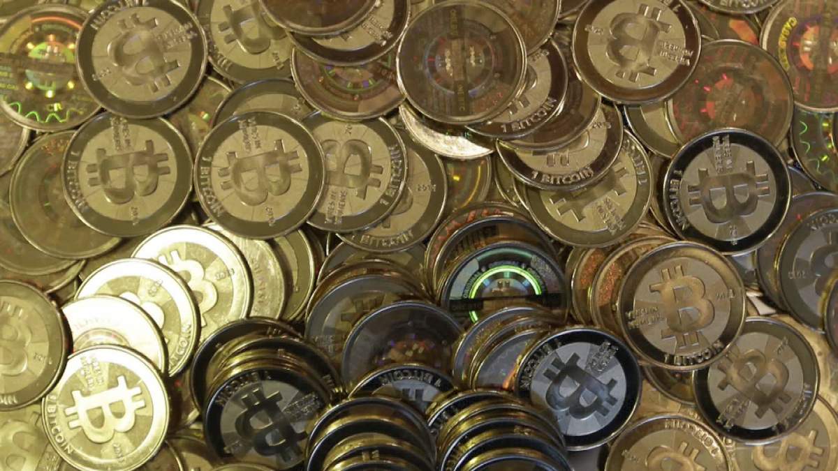 Kingston police say two people losts thousands of dollars when a scammer pretended to be a representative from the CRA and asked them to send money trhough Bitcoin.