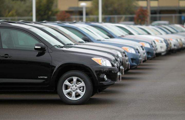 A warrant has been issued for a Saskatoon man, who is facing charges related to allegations he was operating as an unlicensed vehicle dealer.