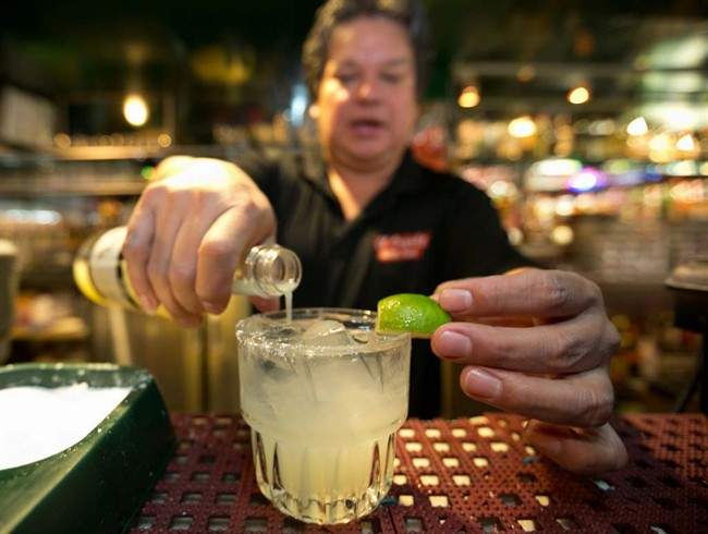 Restaurant industry has minimum wage ideas for Alberta - image