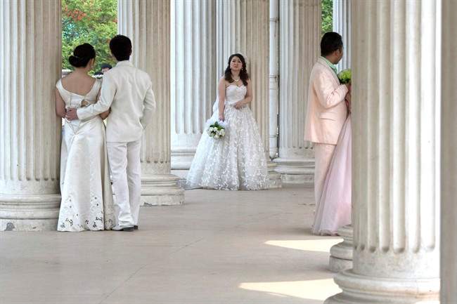 Weddings are expensive - tips for saving money