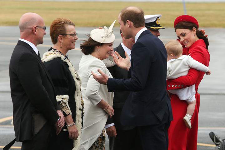 Watch: Kate’s near wardrobe malfunction arriving in New Zealand - image